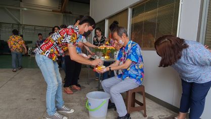 กิจกรรมทำบุญบริษัทประจำปี 2566 / กิจกรรมวันสงกรานต์ รดน้ำผู้บริหาร