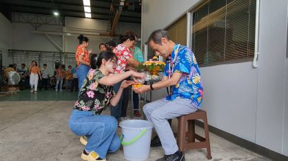 กิจกรรมทำบุญบริษัทประจำปี 2566 / กิจกรรมวันสงกรานต์ รดน้ำผู้บริหาร