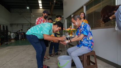 กิจกรรมทำบุญบริษัทประจำปี 2566 / กิจกรรมวันสงกรานต์ รดน้ำผู้บริหาร