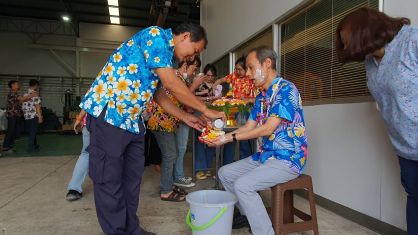 กิจกรรมทำบุญบริษัทประจำปี 2566 / กิจกรรมวันสงกรานต์ รดน้ำผู้บริหาร