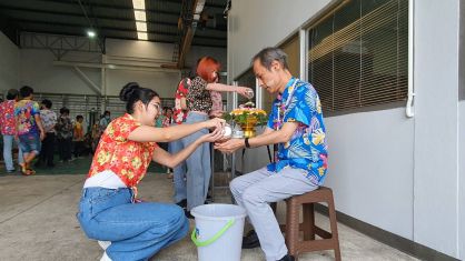 กิจกรรมทำบุญบริษัทประจำปี 2566 / กิจกรรมวันสงกรานต์ รดน้ำผู้บริหาร