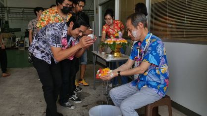 กิจกรรมทำบุญบริษัทประจำปี 2566 / กิจกรรมวันสงกรานต์ รดน้ำผู้บริหาร