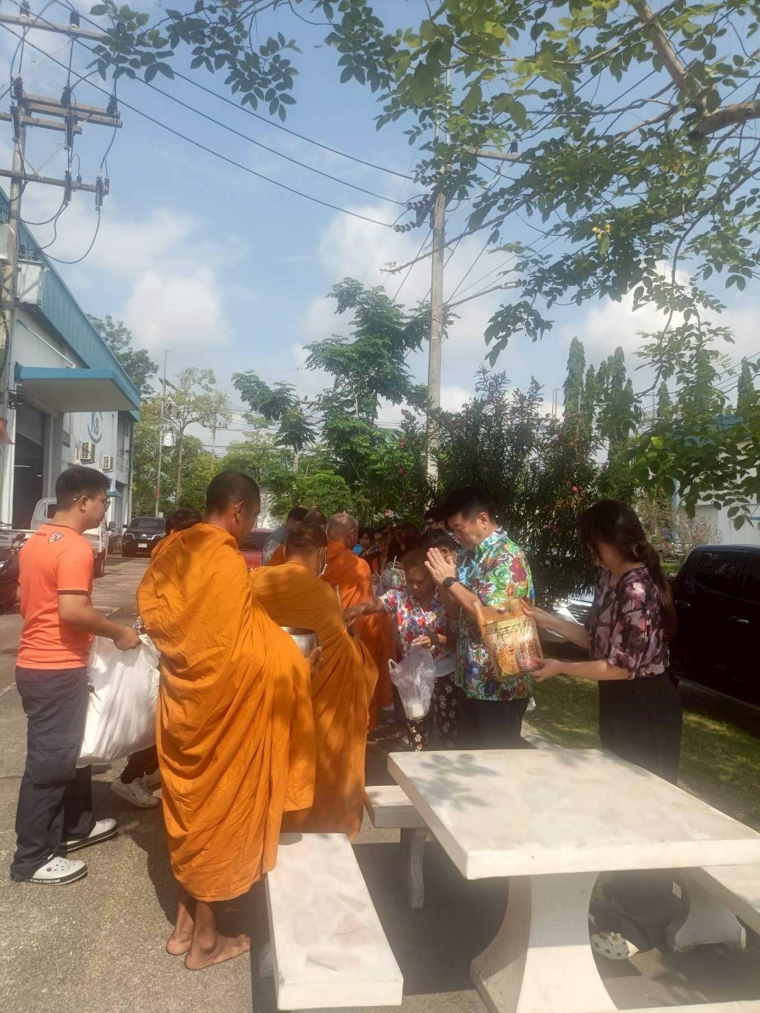 กิจกรรมทำบุญใส่บาตร&สงกราณต์ ปี 2568