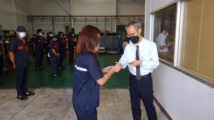 ได้มอบรางวัลสวัสดิการ เงินรางวัลยอดขายประจำเดือน